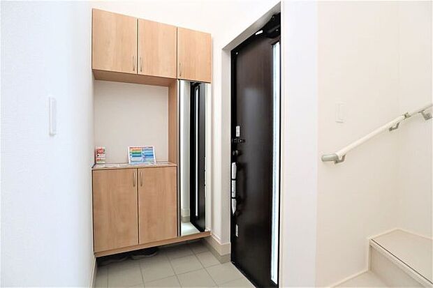 玄関 同仕様 シューズボックス付きの玄関♪玄関がスッキリとお使いいただけます♪