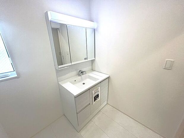 洗面所 同仕様 シャワー付き洗面化粧台♪朝の身支度も楽々♪