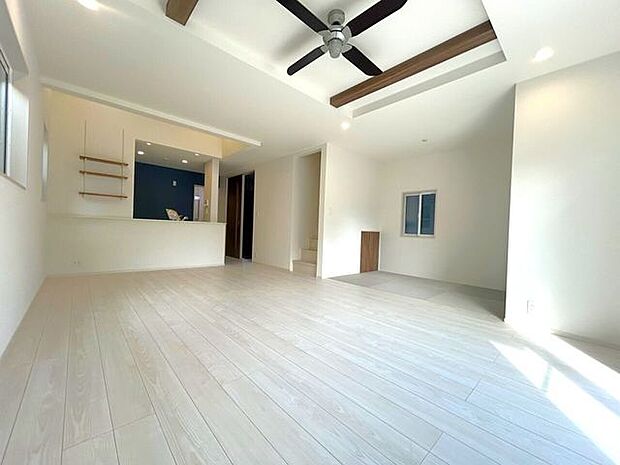 リビング 同仕様明るく開放的な広々リビング♪一家団欒の時間が増えそうです♪