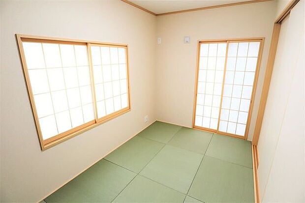 和室 同仕様 リビング横に併設する5帖の和室です!