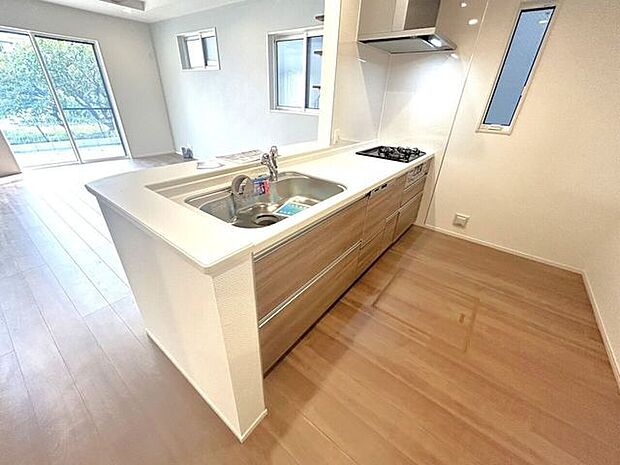 キッチン　同仕様使い勝手の良いカウンターシステムキッチン♪家族の様子を見守りながら家事ができます♪