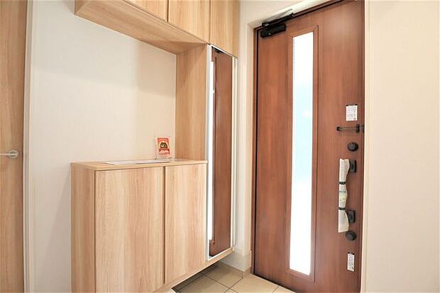 玄関　同仕様シューズボックス付きの玄関♪玄関がスッキリとお使いいただけます♪