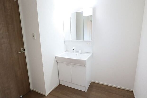 洗面所 同仕様 シャワー付き洗面化粧台♪朝の身支度も楽々♪