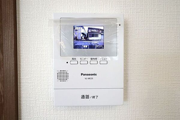 モニター付きインターホン　同仕様　訪問者の顔が確認できるのでお子様の留守番も安心ですね♪