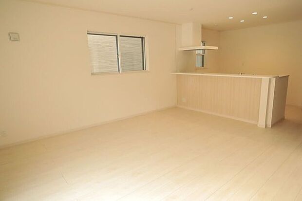 リビング 同仕様明るく開放的な広々リビング♪一家団欒の時間が増えそうです♪