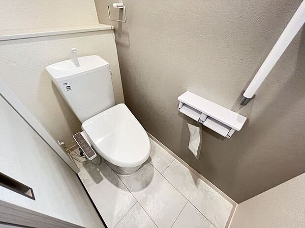 トイレ　同仕様　温水洗浄便座♪寒い季節も快適です♪