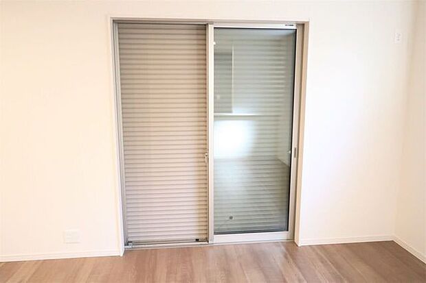 シャッター雨戸　同仕様長期の旅行や台風などの災害に役立ちます！