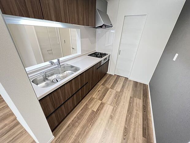 キッチン 同仕様使い勝手の良いカウンターシステムキッチン♪家族の様子を見守りながら家事ができます♪