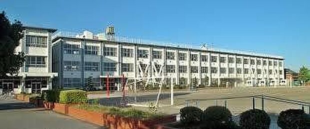 美和小学校 260m