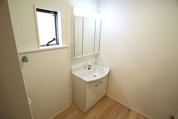 洗面所 同仕様 シャワー付き洗面化粧台♪朝の身支度も楽々♪