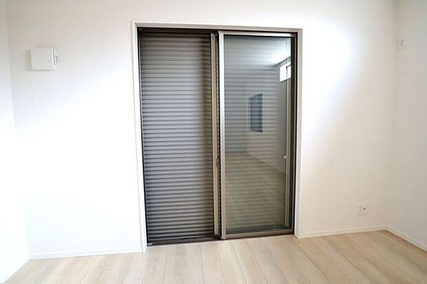 シャッター雨戸 同仕様長期の旅行や台風などの災害に役立ちます!