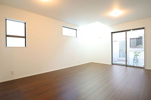 リビング 同仕様 明るく開放的なリビング広々♪一家団欒の時間が増えそうです♪