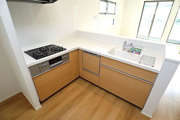 キッチン 同仕様 使い勝手の良いシステムキッチン♪家族の様子を見守りながらお料理ができます♪