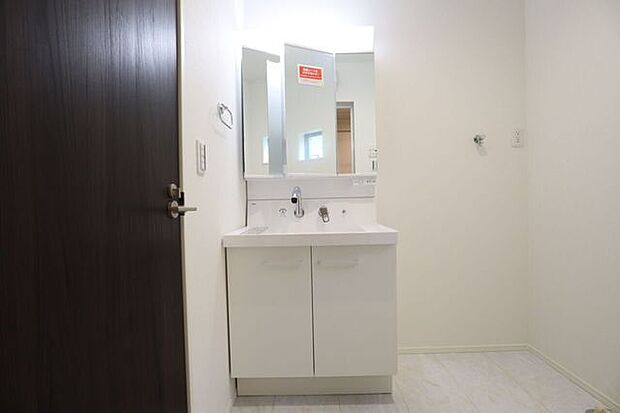 洗面所 同仕様 シャワー付き洗面化粧台♪朝の身支度も楽々♪