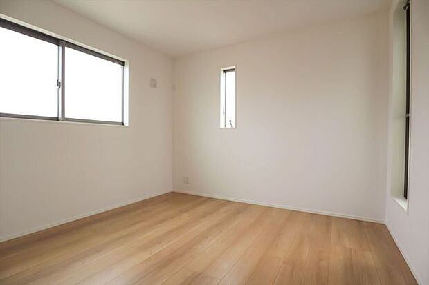 洋室 同仕様 2面採光で明るく風通しの良いお部屋です!