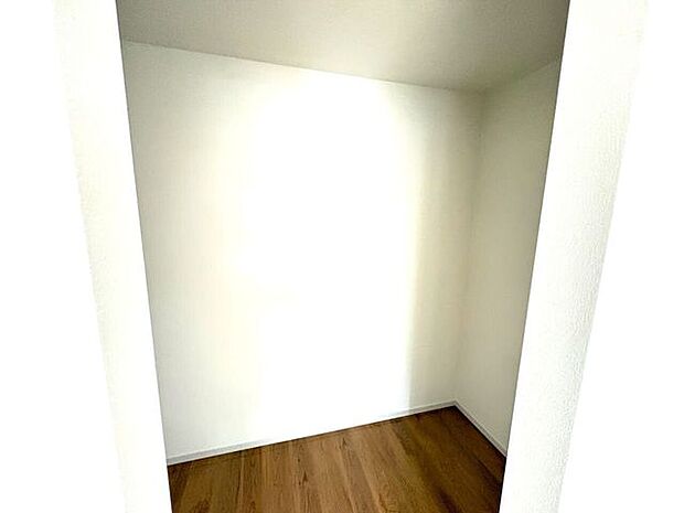 季節物の収納に便利なウォークインクローゼット完備です!