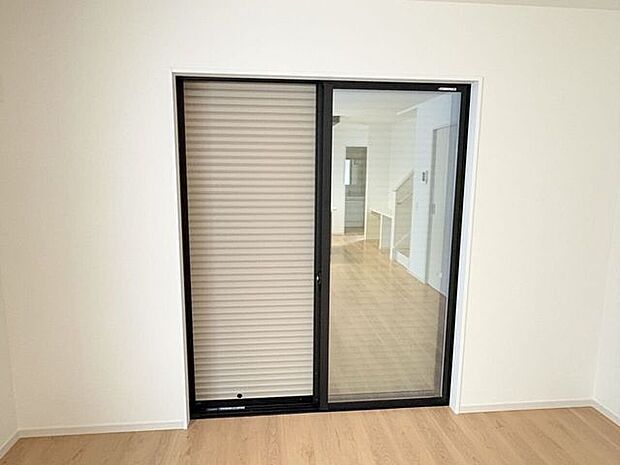 シャッター雨戸 長期の旅行や台風などの災害に役立ちます!