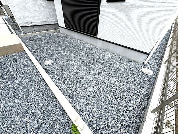 ガーデニングなども楽しめるお庭スペース!