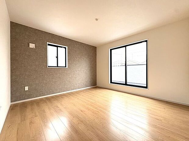 2面採光のお部屋は明るく風通しの良いお部屋です♪