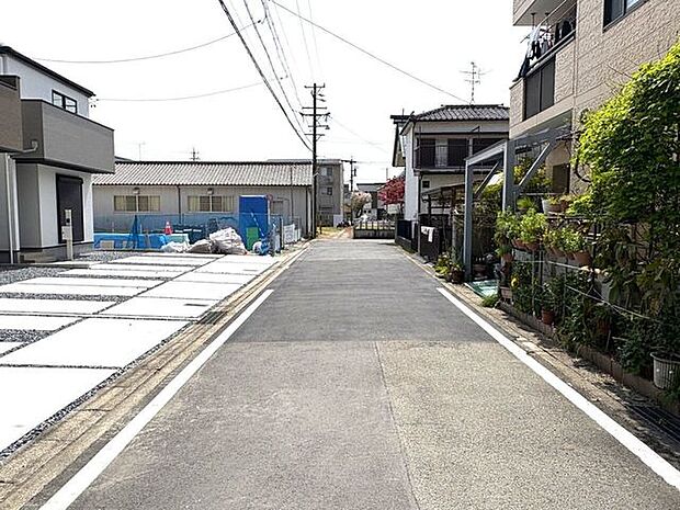 西側前面道路