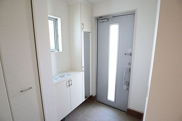 玄関 同仕様 シューズボックス付きの玄関♪玄関がスッキリとお使いいただけます♪