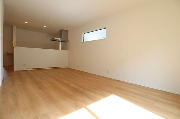 リビング 同仕様明るく開放的な広々リビング♪一家団欒の時間が増えそうです♪