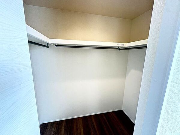 季節物の収納にも便利なウォークインクローゼット完備！