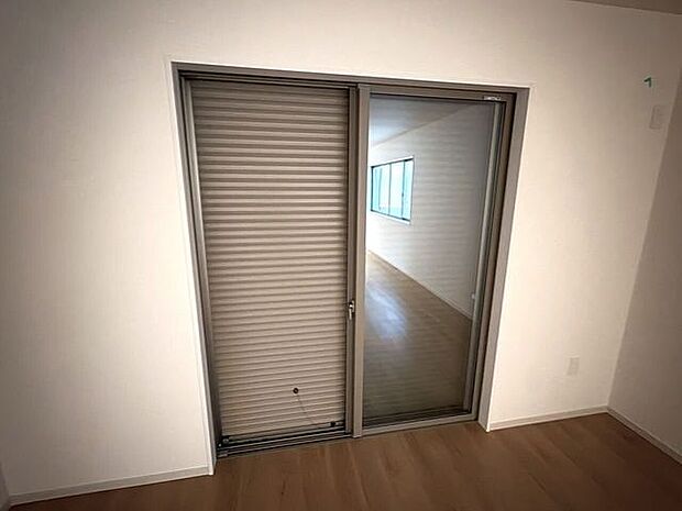 シャッター雨戸　長期の旅行や台風などの災害に役立ちます！