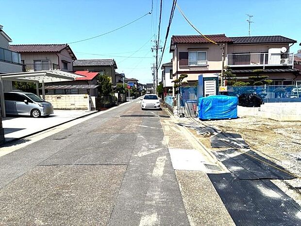 西側前面道路