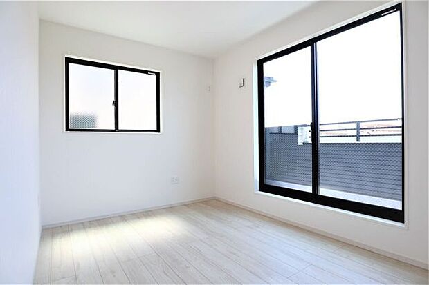 洋室 同仕様 2面採光のお部屋は明るく風通しの良いお部屋です♪