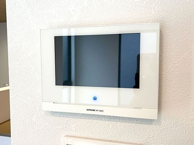 モニター付きインターホン 訪問者の顔が確認できるのでお子様の留守番も安心ですね♪