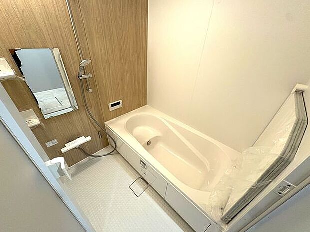 一坪サイズの浴室に足の伸ばせる浴槽♪浴室暖房乾燥機付き！換気もしっかりできます！