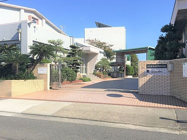 宝神中学校 160m