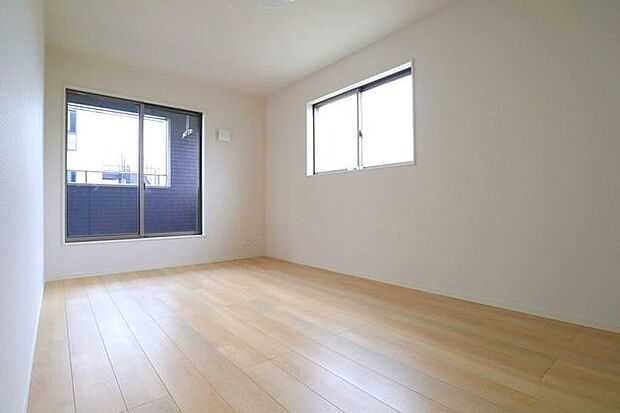 洋室 同仕様2面採光のお部屋は明るく風通しの良いお部屋です♪