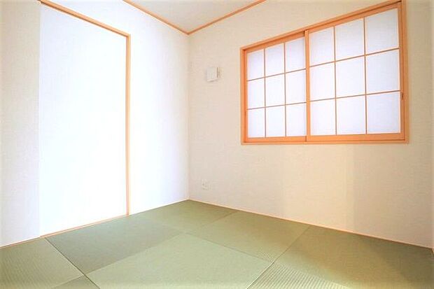 洋風和室 同仕様 リビングに併設する洋風和室!
