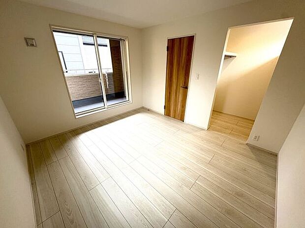 2面採光のお部屋は明るく風通しの良いお部屋です♪