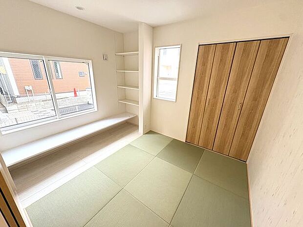 カウンター付きの和室!リビングに併設するお部屋です!