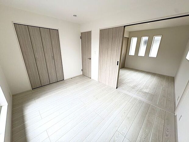 ライフスタイル合わせて使用できる間仕切り付きのお部屋です!