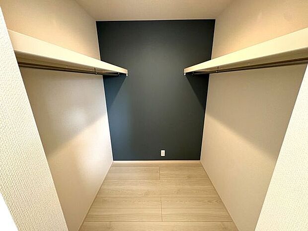 お部屋を広く使える大容量ウォークインクローゼット!