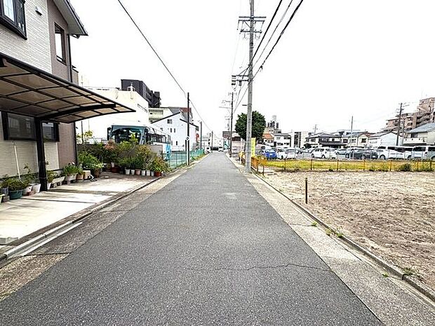 東側前面道路