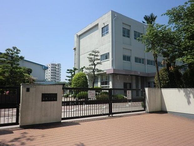 広見小学校 700m