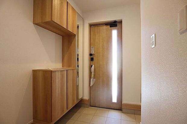 玄関　同仕様　シューズボックス付きの玄関♪玄関がスッキリとお使いいただけます♪