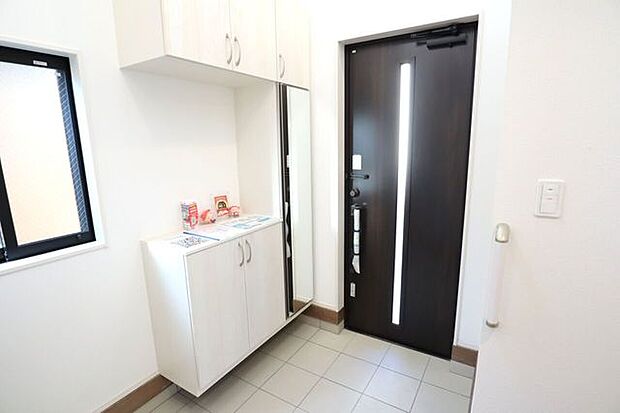 玄関　同仕様土間収納、シューズボックス付きの玄関♪玄関がスッキリとお使いいただけます♪