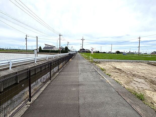 北側前面道路