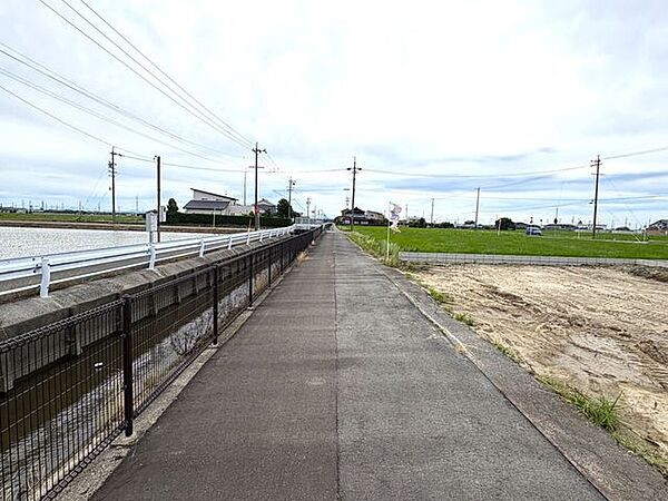 北側前面道路