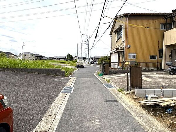東側前面道路