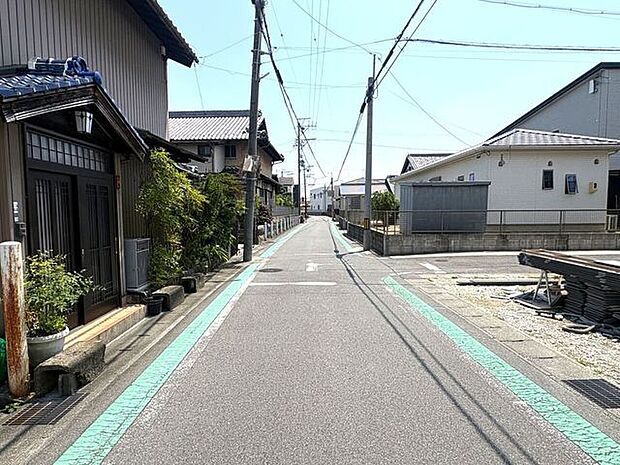東側前面道路