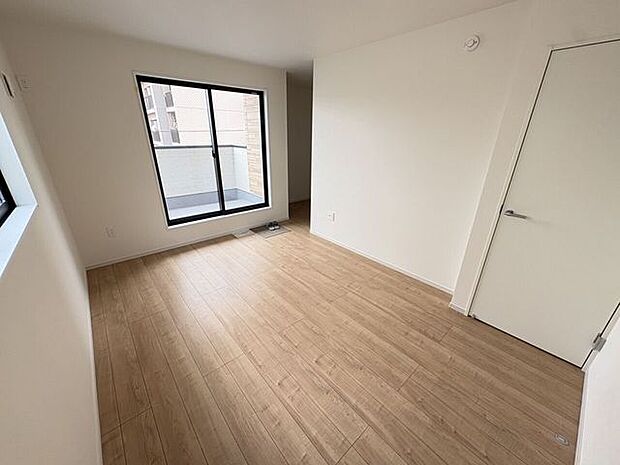 2面採光のお部屋は明るく風通しの良いお部屋です♪