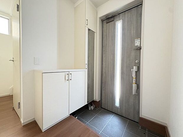 シューズボックス付きの玄関♪玄関がスッキリとお使いいただけます♪
