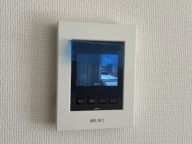 モニター付きインターホン　訪問者の顔が確認できるのでお子様の留守番も安心ですね♪